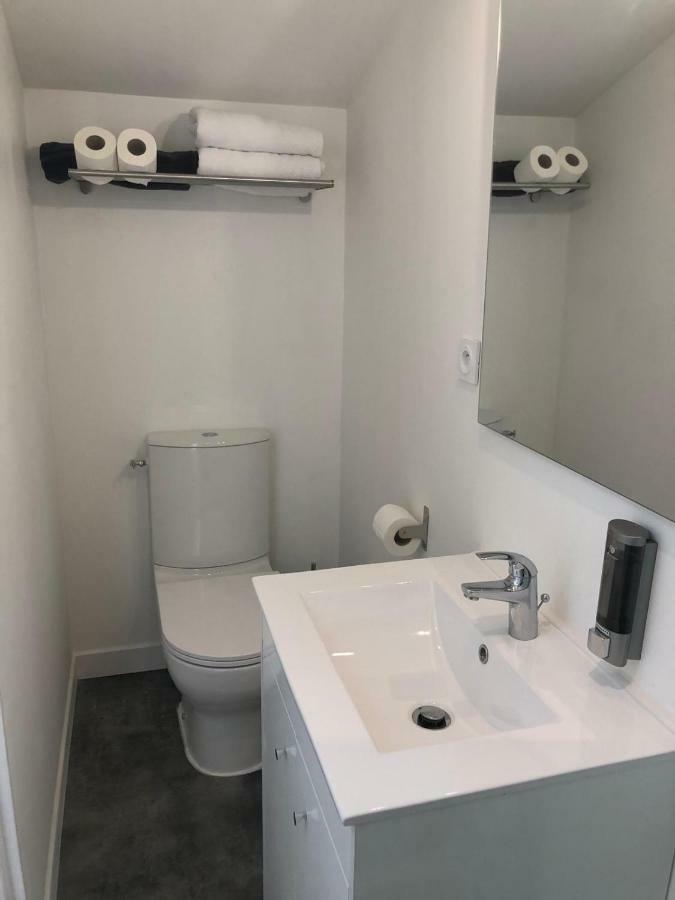 La Cabane Centre La Breche Wifi Calme Linge De Pressing Niort Eksteriør bilde